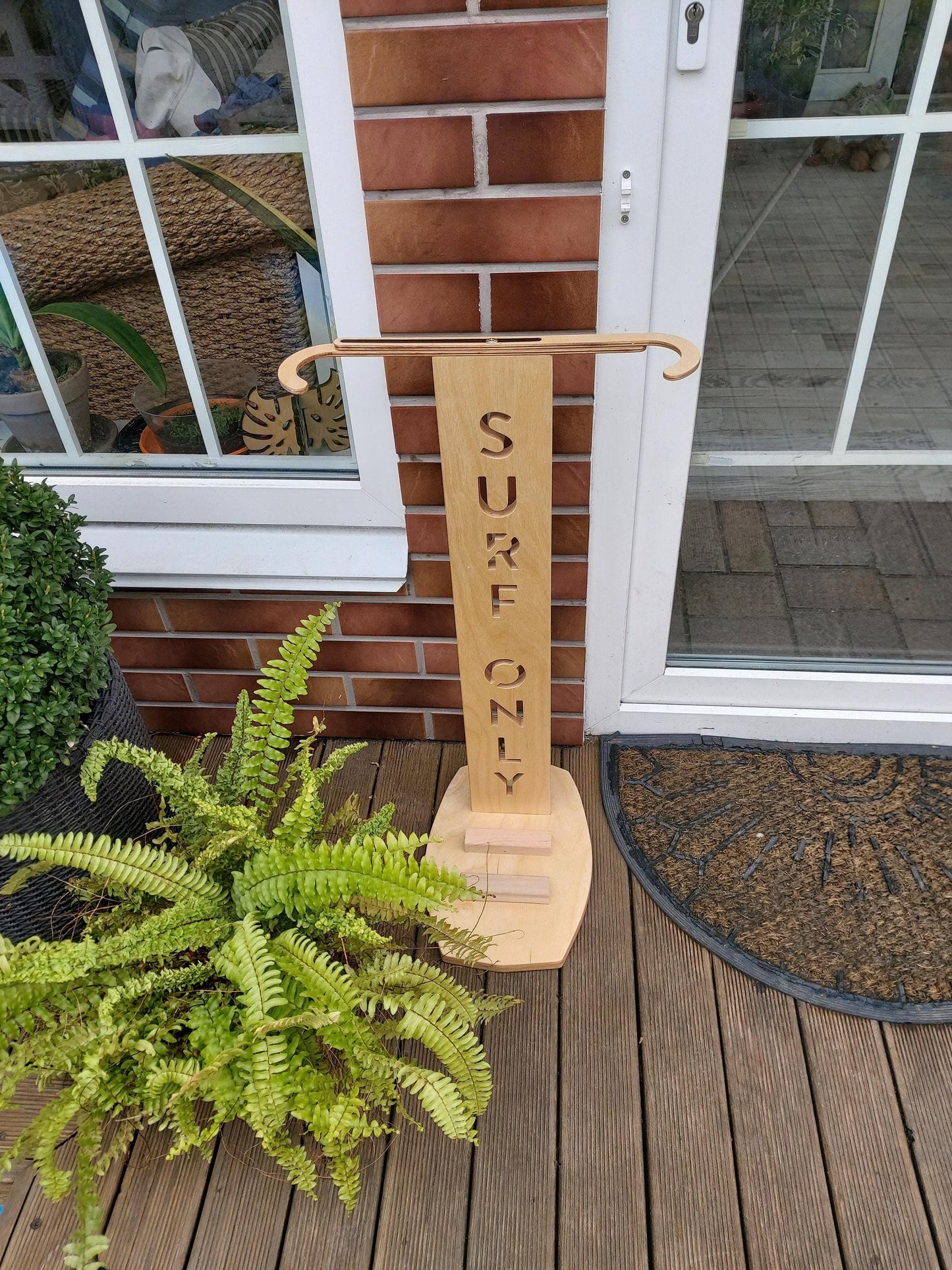 Portable Surfboard Rack: Wooden Vertical Display Stand