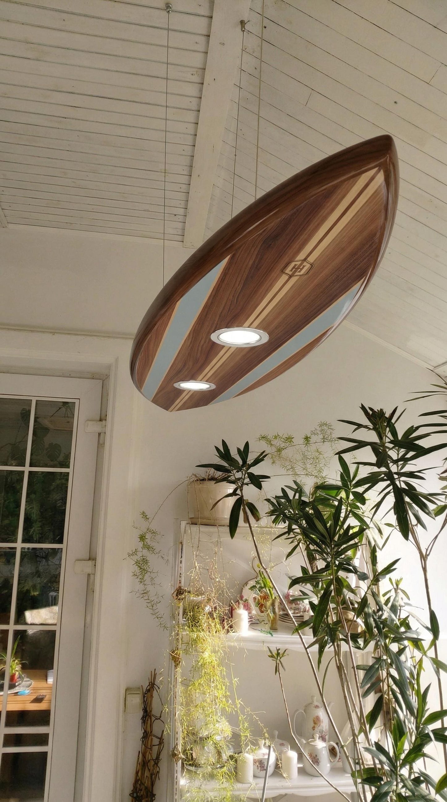 Surfboard Pool Table Light – Vintage Coastal Pendant Lamp for Game Room and Bar