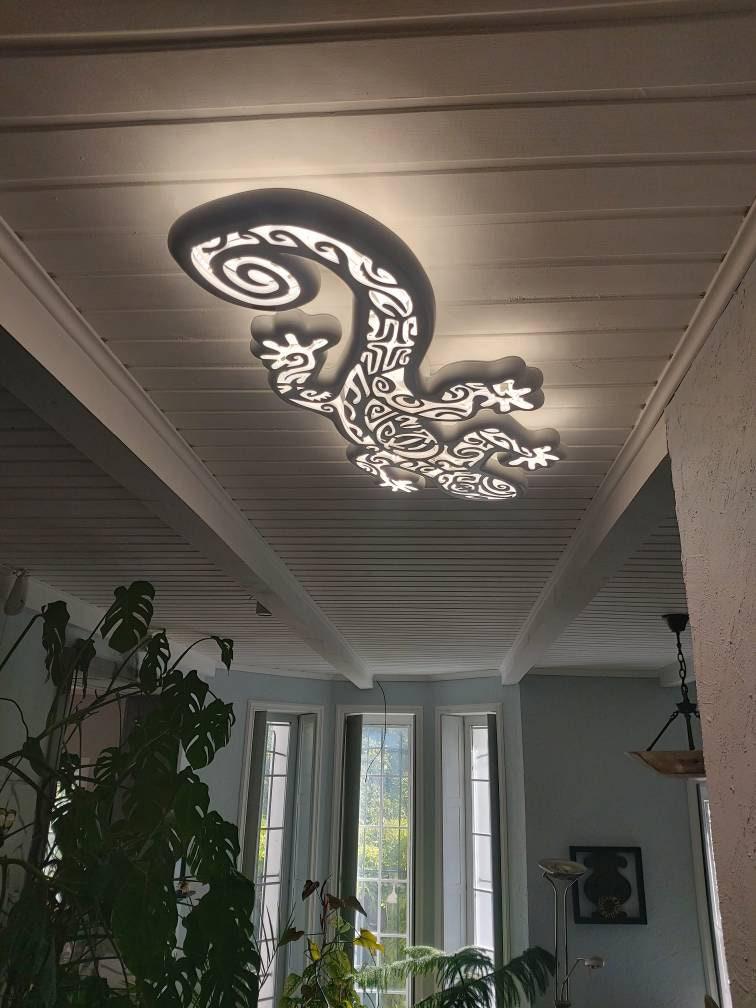 Gecko Ceiling Light – Tropical LED Wall Art