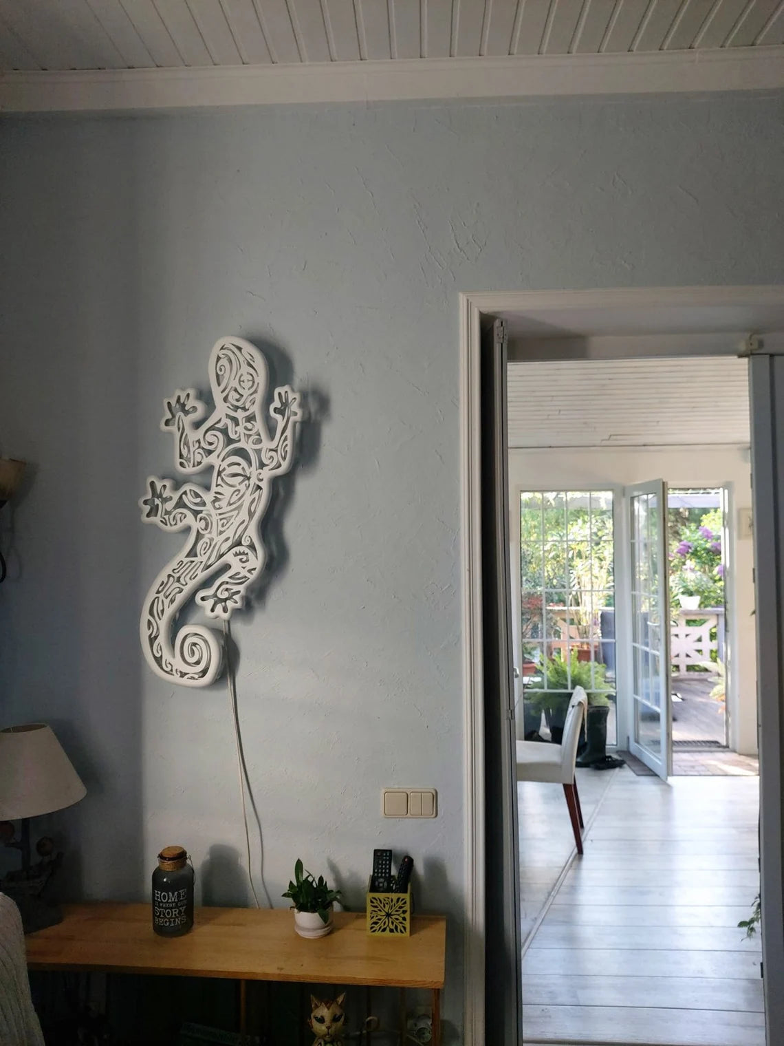 Wooden Handcrafted Chandelier with Gecon: LED Lamp