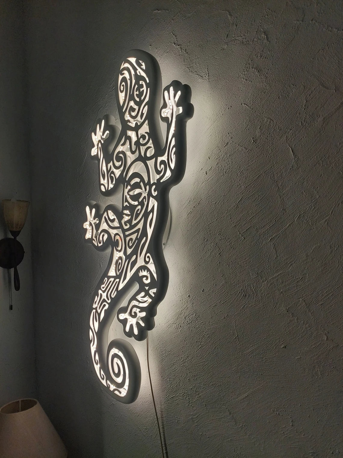 Wooden Handcrafted Chandelier with Gecon: LED Lamp
