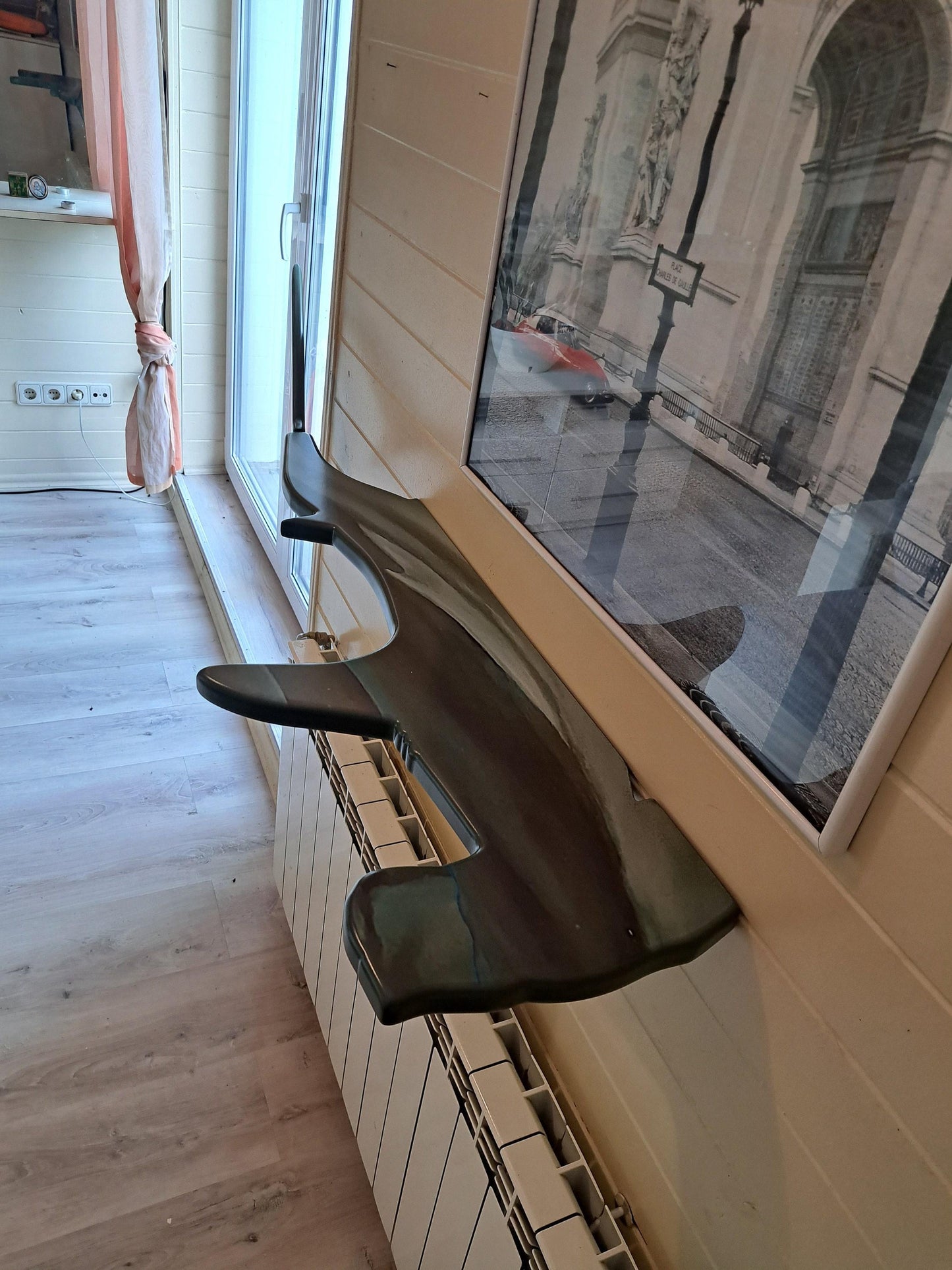 Shelf in the shape of a hammerhead shark for wall decoration