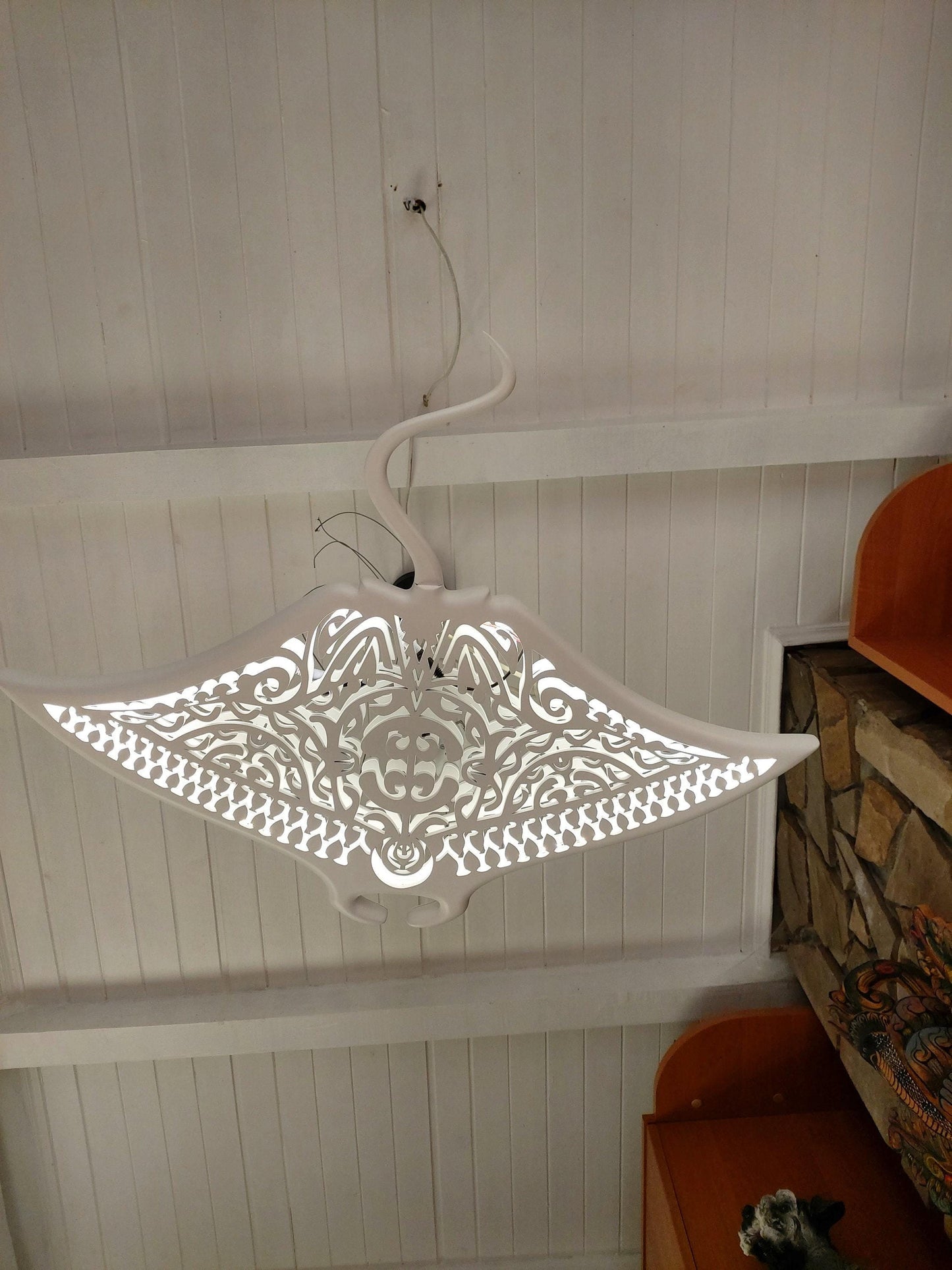 Manta Ray “Rosmary” LED ceiling light – a nautical-style chandelier for coastal and seaside-themed interiors