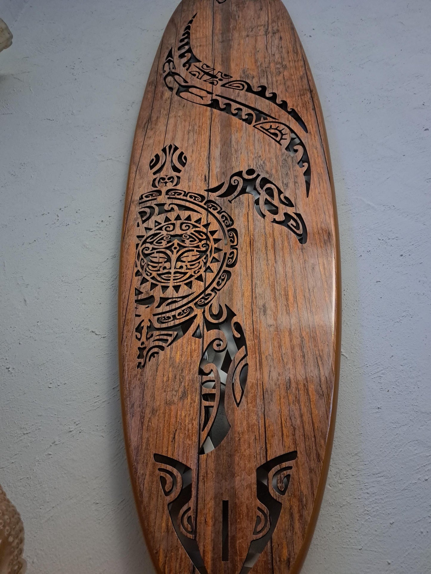 Surfboard LED Wall Light – Turtle Maori Pattern Coastal Sconce