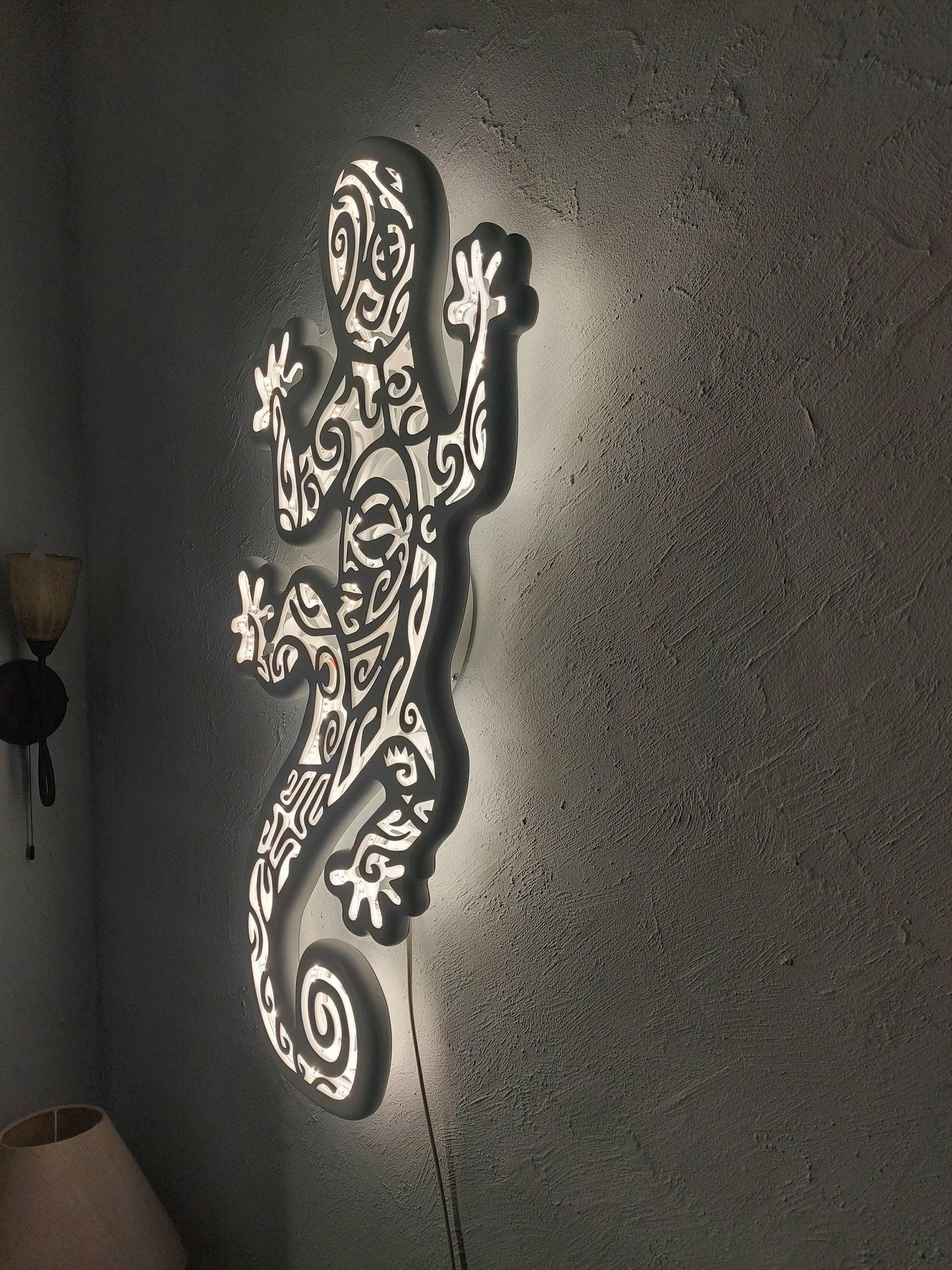 Gecko Ceiling Light – Tropical LED Wall Art