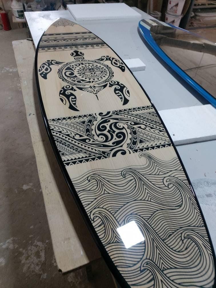 Maori Turtle Surfboard Wall Art – Tribal Coastal Decor for Bar or Home