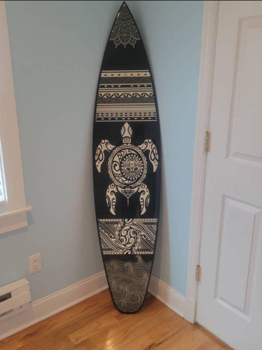 Maori Turtle Surfboard Wall Art – Tribal Coastal Decor for Bar or Home