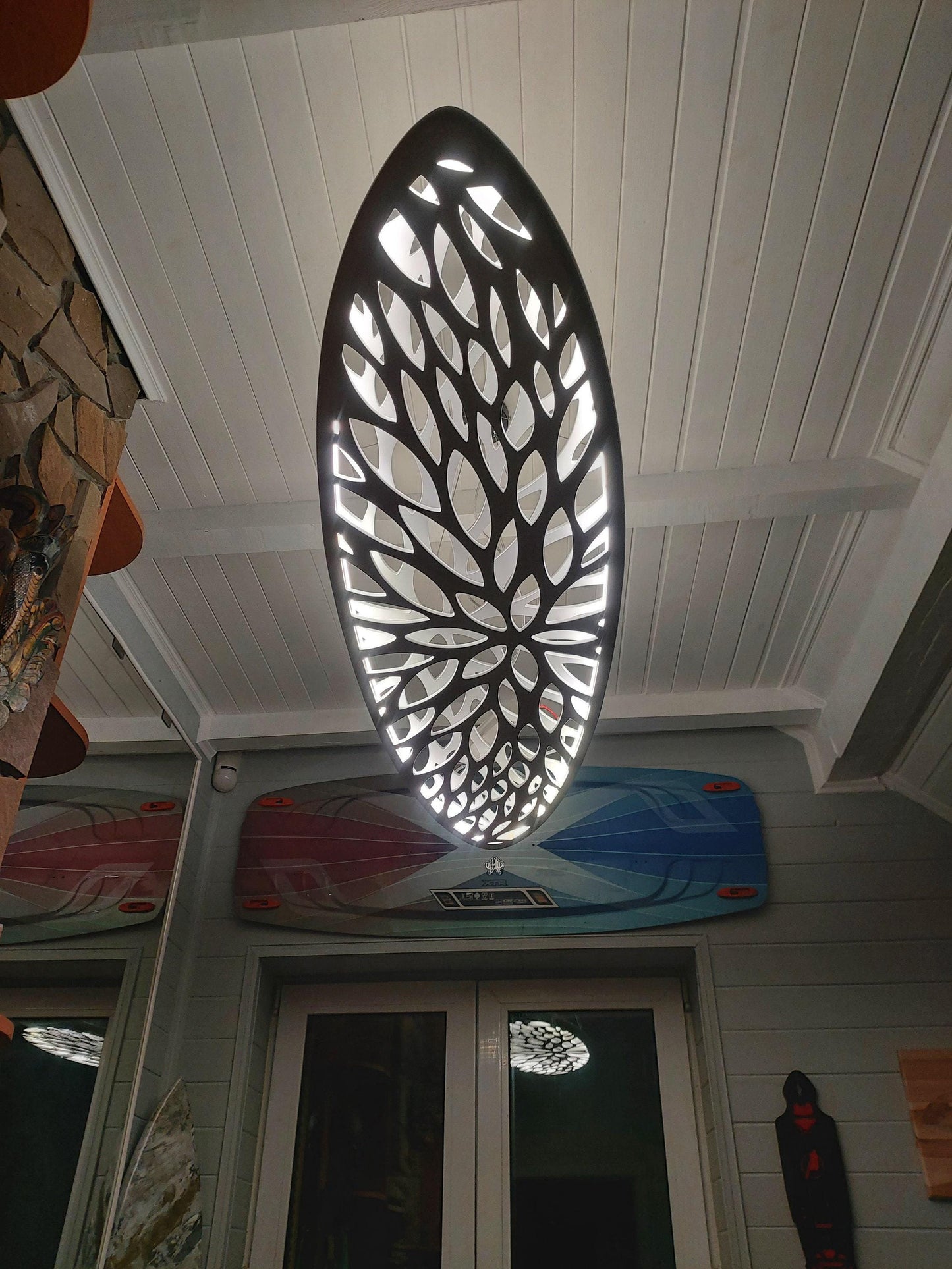 Surfboard Ceiling Light: Monstera Leaf LED Lamp