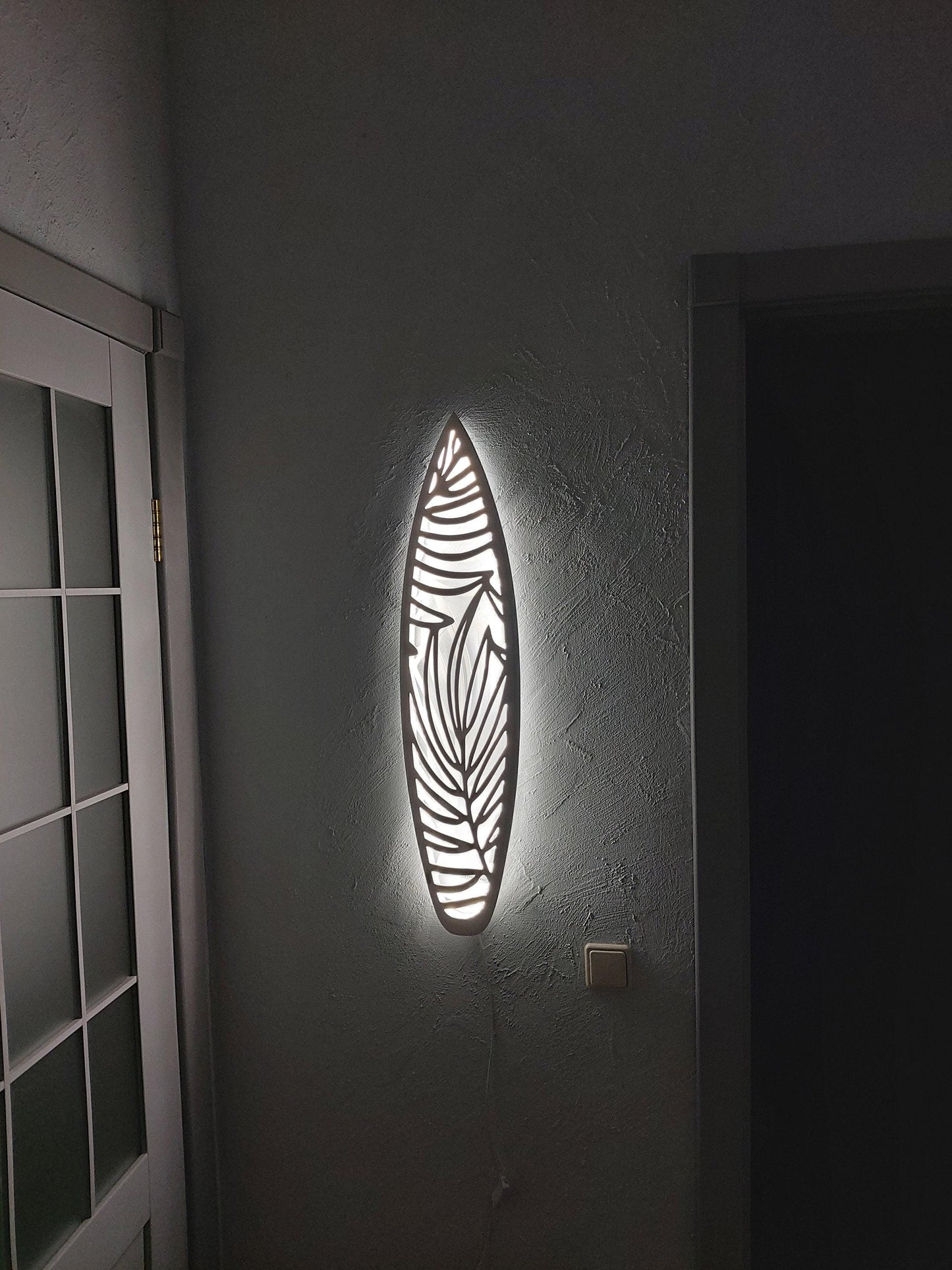 Surfboard inspired wall led light with botanical pattern