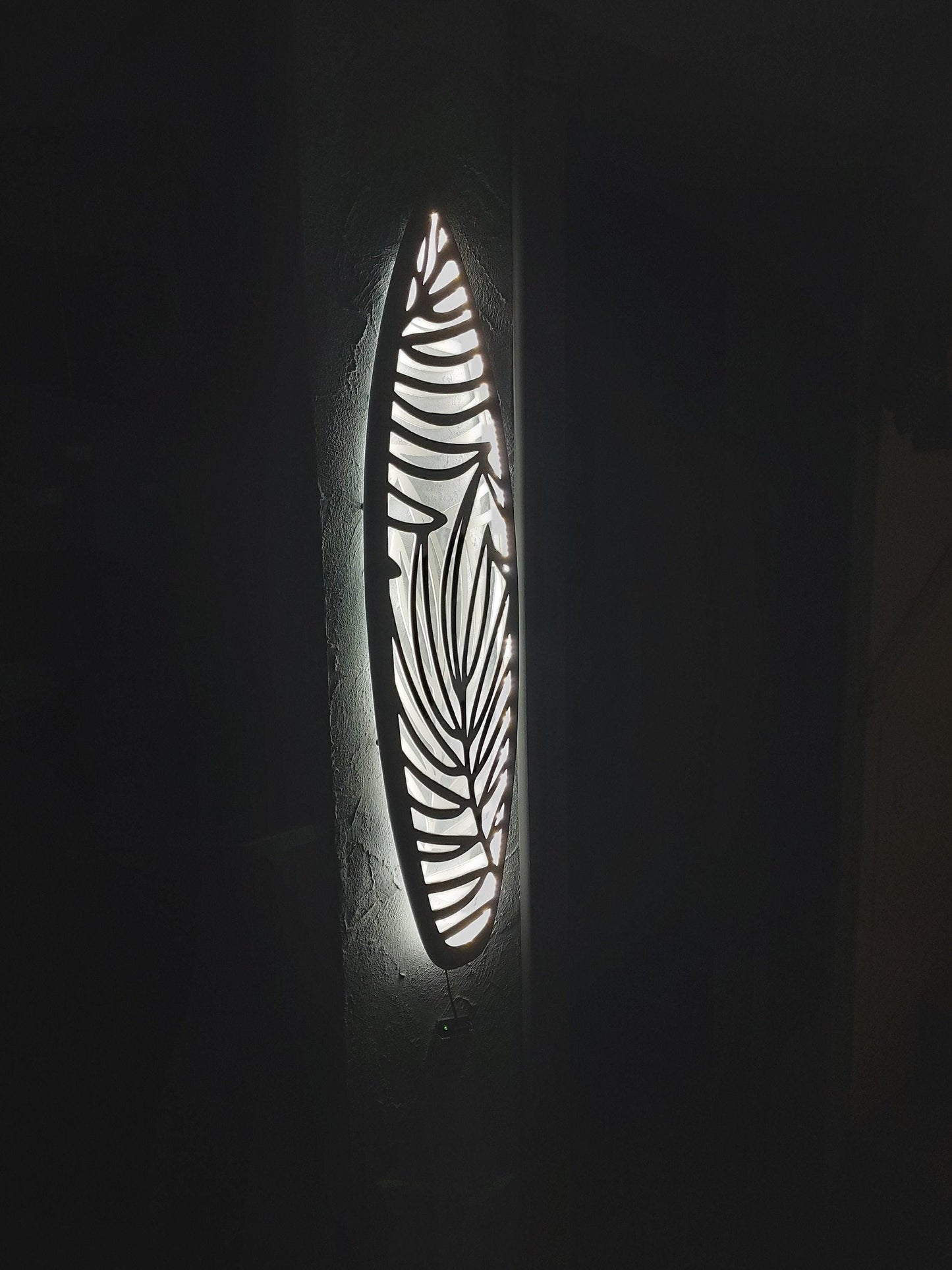 Surfboard inspired wall led light with botanical pattern
