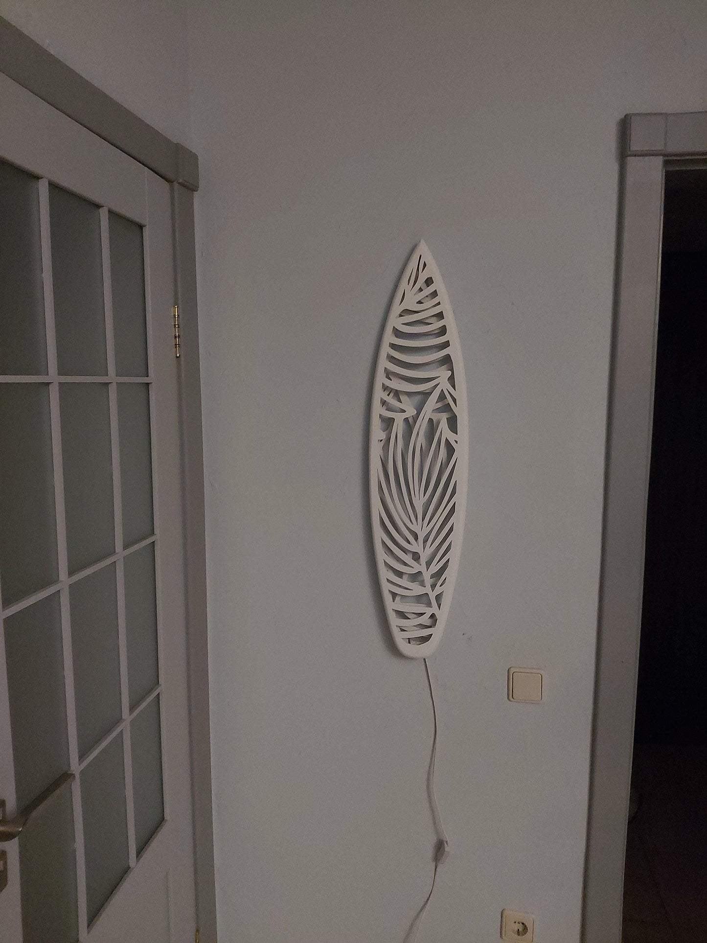 Surfboard inspired wall led light with botanical pattern