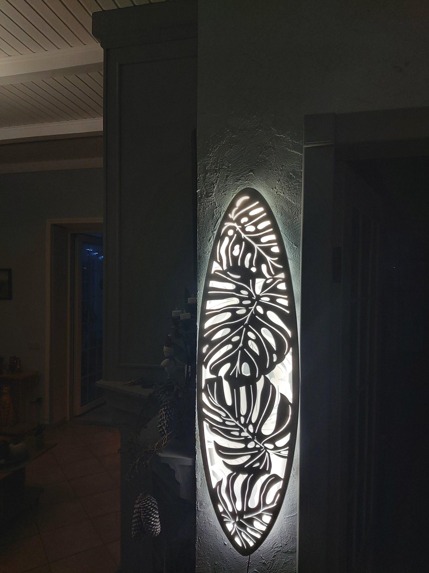 Monstera Surfboard Ceiling Light – Tropical LED Elegance
