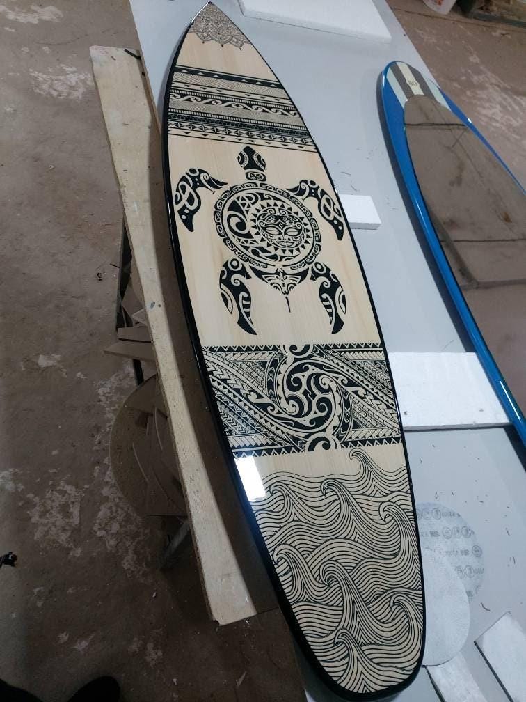 Maori Turtle Surfboard Wall Art – Tribal Coastal Decor for Bar or Home