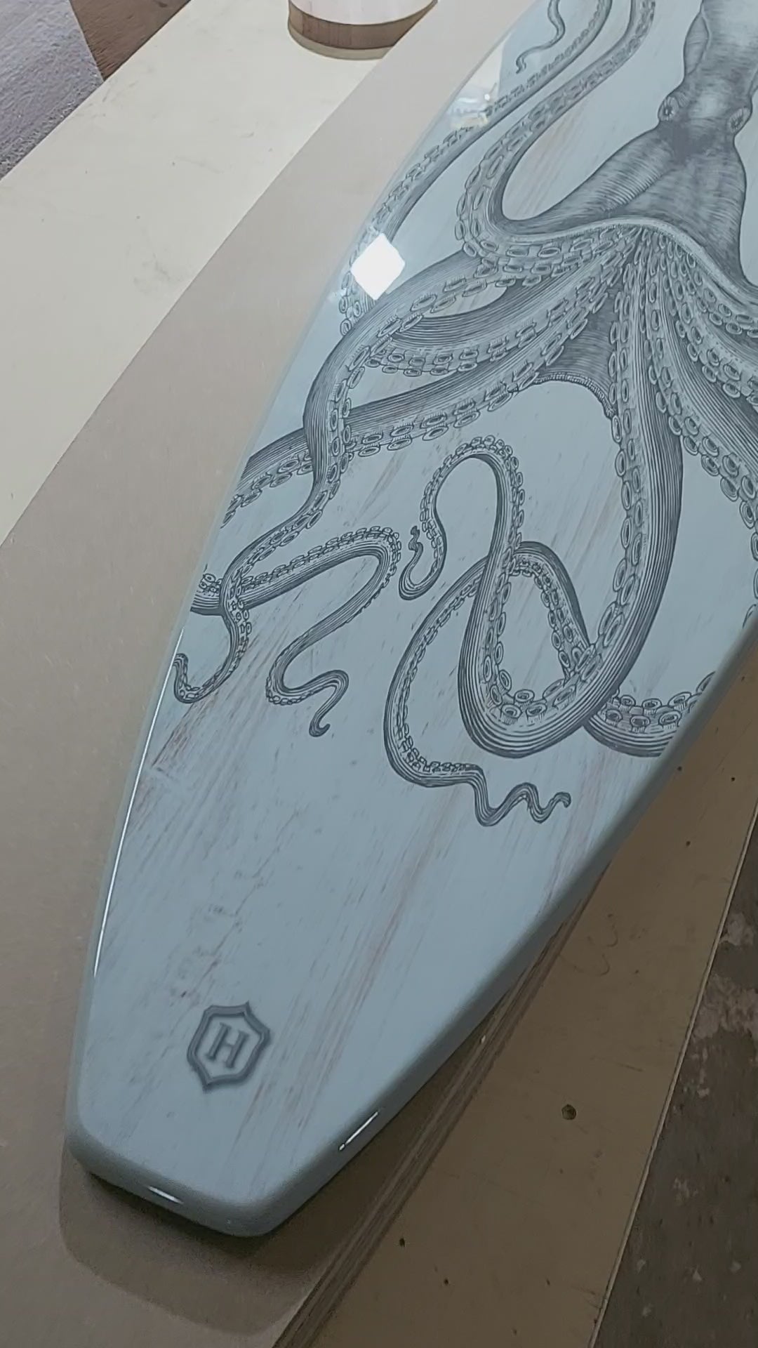 Surfboard Beach Coffee Table Octopus – handycorshop